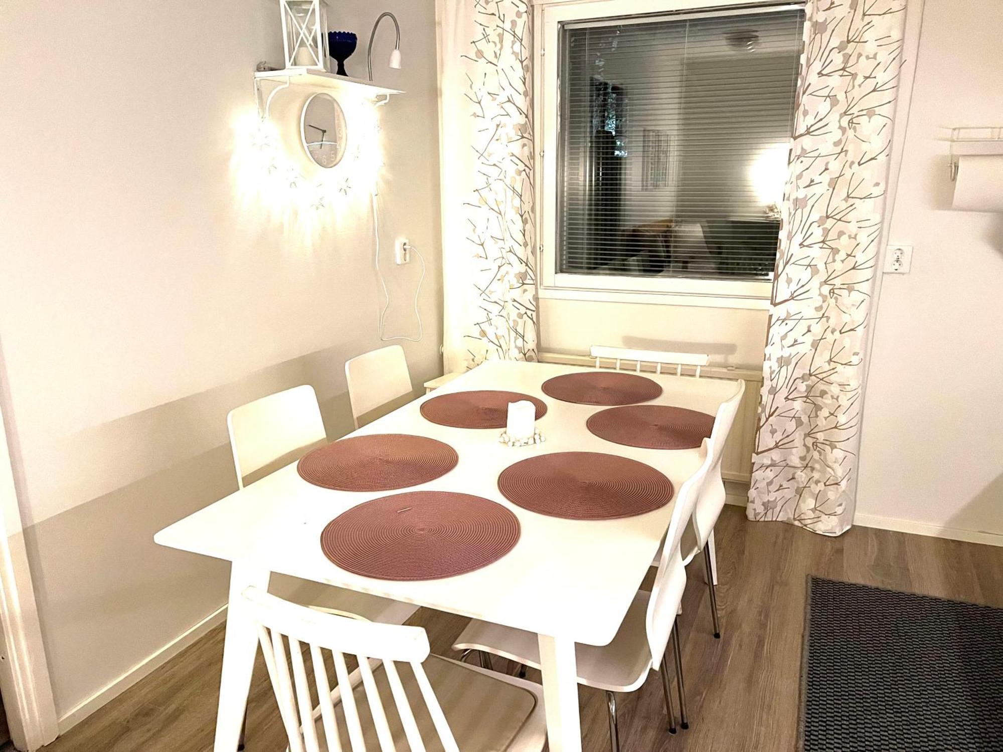 Nice And Cozy Townhouse โรวานิเอมิ ภายนอก รูปภาพ